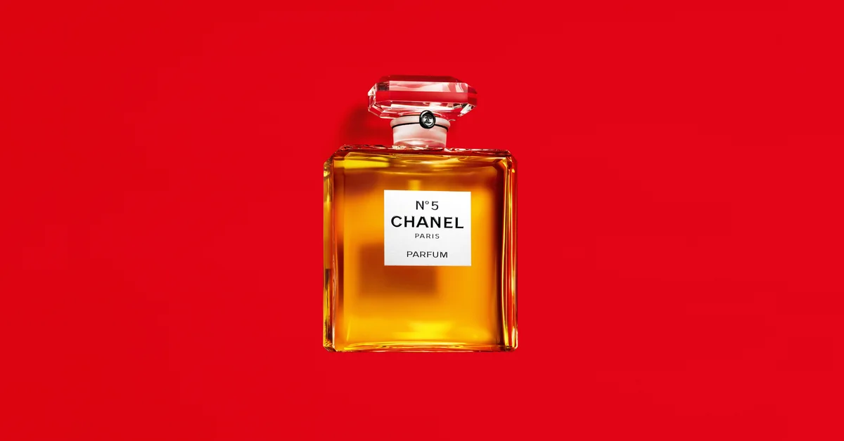 Chanel No. 5: Waarom dit parfum nooit uit de mode raakt
