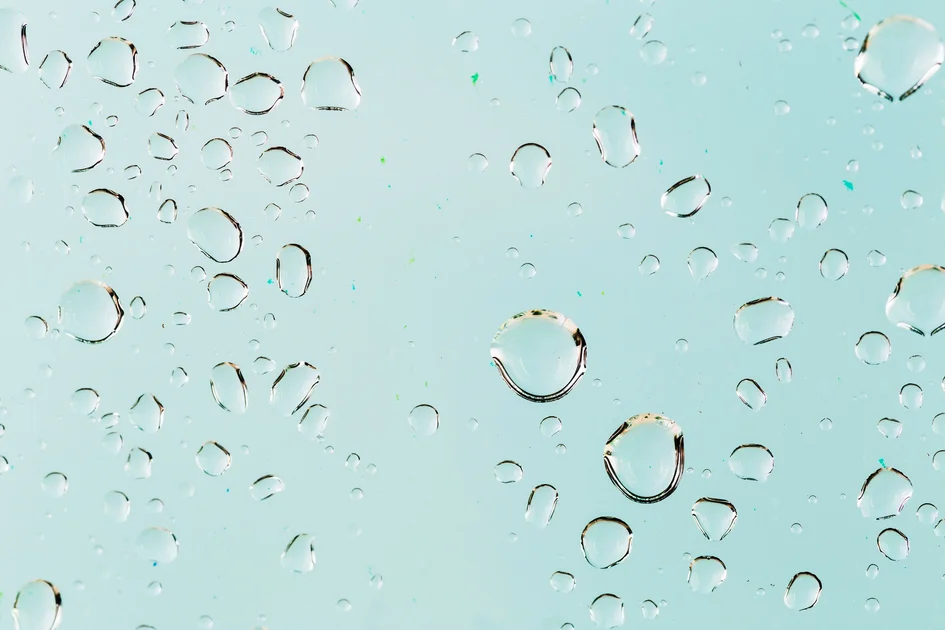 Hyaluronzuur: diepe hydratatie zonder complexiteit